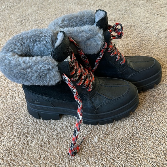 UGG fleece lined boots - Picture 1 of 4